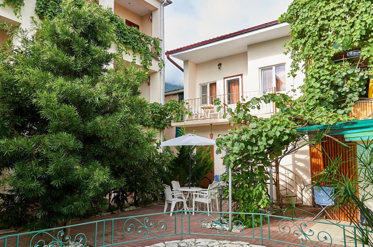 Marco Club Hotel Гагра Екстериор снимка