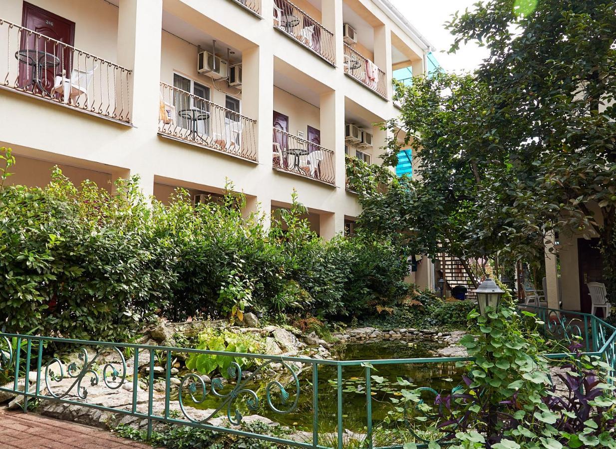 Marco Club Hotel Гагра Екстериор снимка